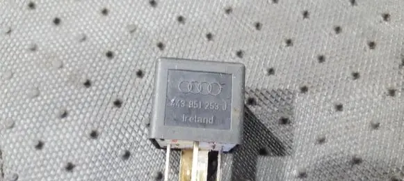 Volkswagen PASSAT B5 Other relay 443951253J 899511000