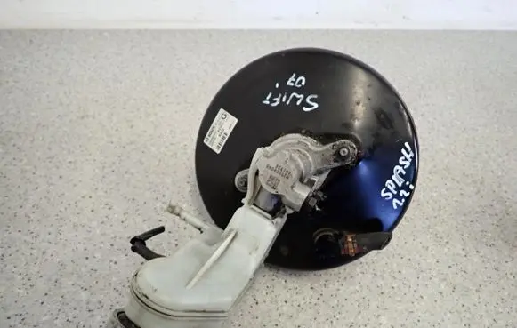 Suzuki Swift I Brake booster 