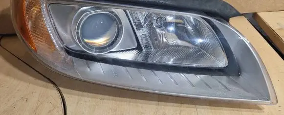 Volvo V70 Headlight/headlamp 31214348