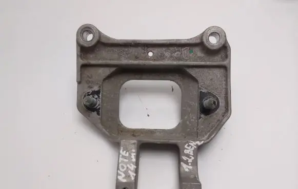 Nissan Note (E12) Engine mounting bracket 18B1213