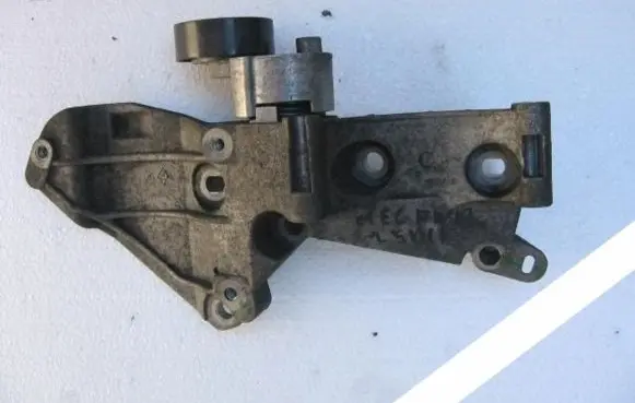 Renault Megane II Other engine bay part