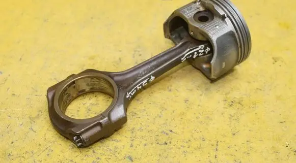 Peugeot 407 Piston with connecting rod