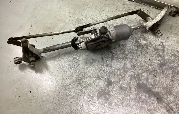 Subaru Forester SH Front wiper linkage and motor