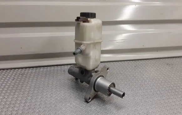 Peugeot 508 Master brake cylinder 9646980980