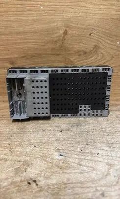 Volvo V70 Fuse module 8688383