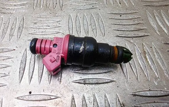 BMW 7 E38 Fuel injector 0280150440