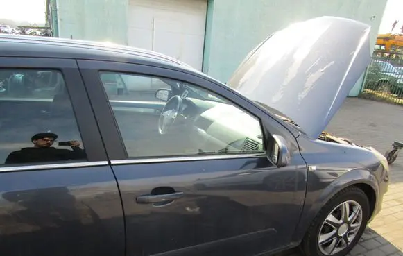 Opel Astra H Front door 