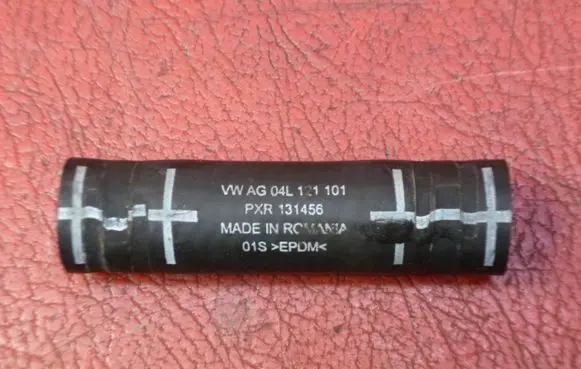 Volkswagen Golf VII Engine coolant pipe/hose 04L121101