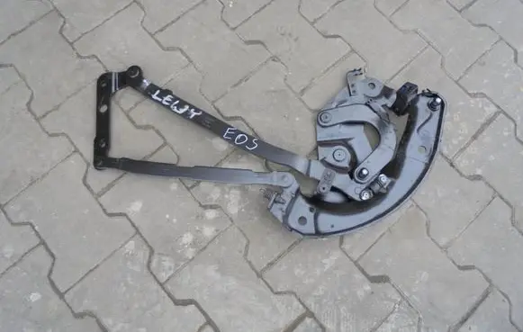 Tailgate/trunk/boot hinge