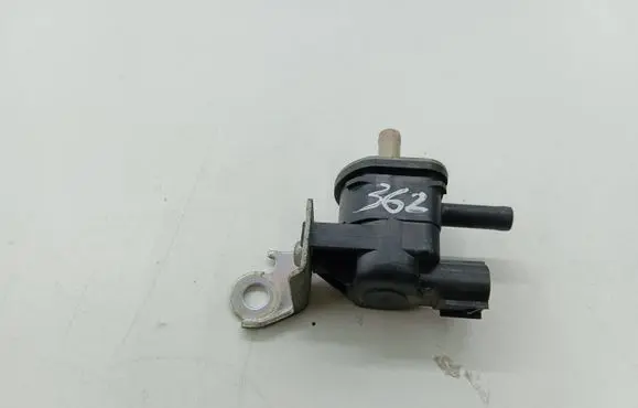 Lexus GS 300 350 430 450H Vacuum valve 1362007010
