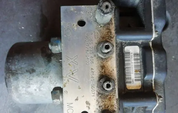 Toyota Avensis T270 ABS Pump 0265950749 00203T1038