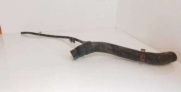 Volkswagen PASSAT B3 Engine coolant pipe/hose 357121101B
