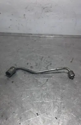 Toyota Corolla Verso E121 Fuel injector supply line/pipe 