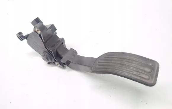 Nissan Pulsar Accelerator throttle pedal 18002-3RA0B