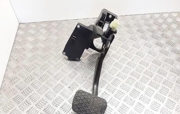 Mercedes-Benz B W245 Brake pedal A1692901001