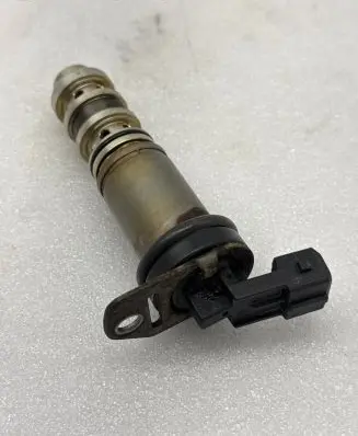 BMW 1 E81 E87 Camshaft vanos timing valve 7584115 13151279
