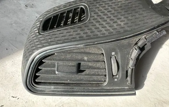 Renault Kadjar Dashboard side air vent grill/cover trim 00189079