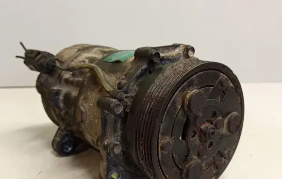 Volkswagen Golf IV Air conditioning (A/C) compressor (pump) 1081105920 1J0820803F