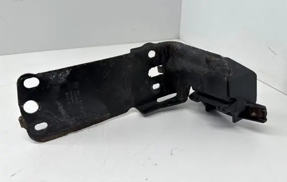 BMW X1 E84 Radiator mount bracket 23781010