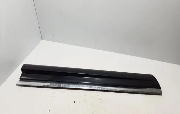 Volkswagen Touareg II Front door trim (molding) 7P6854939C