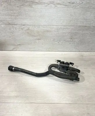 Engine coolant pipe/hose