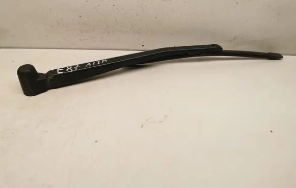 Rear wiper blade arm