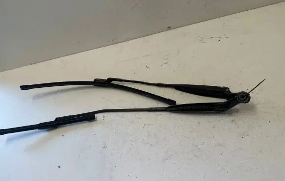 Fiat 500 Front wiper blade arm