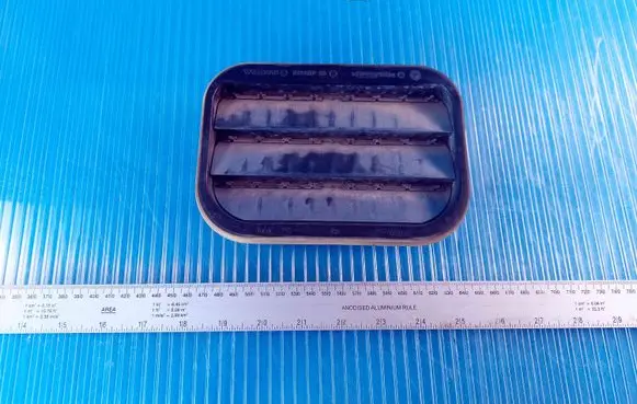 Volvo V70 Quarter panel pressure vent 31250723