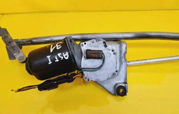 Opel Astra F Front wiper linkage and motor