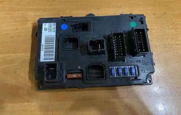 Peugeot 407 Fuse module 9656148180 S120017001 BSCA0400