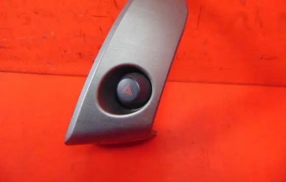 Toyota RAV 4 (XA30) Hazard light switch