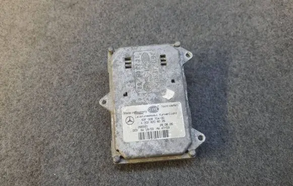 Mercedes-Benz E W211 Headlight ballast module Xenon A0028206026 5DF00870400