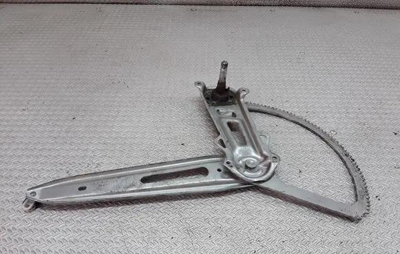 Rear door manual window regulator