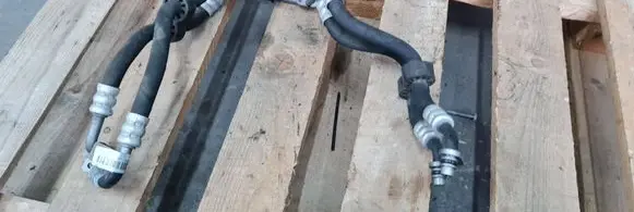 Gearbox oil cooler pipe/hose