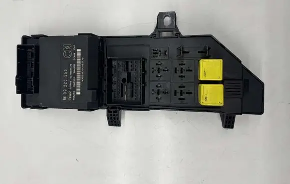 Opel Vectra C Fuse module 24443147 518777016 09226555