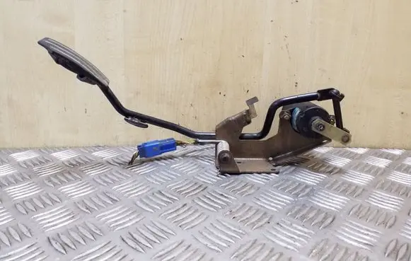 Opel Frontera B Accelerator throttle pedal 0281002296 869305400 09129107