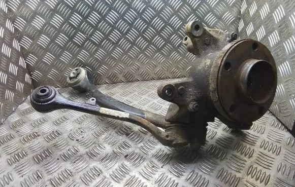 BMW X3 E83 Front wheel hub