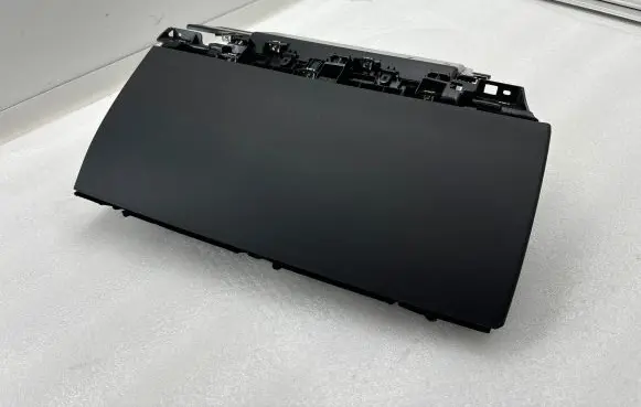 Glove box