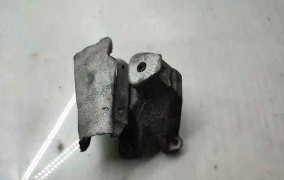 Audi A6 S6 C6 4F Engine mounting bracket 8K0199307