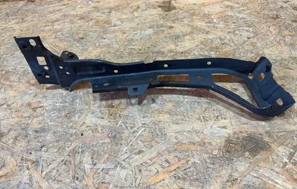 Audi A5 Fender mounting bracket 8W6821131B