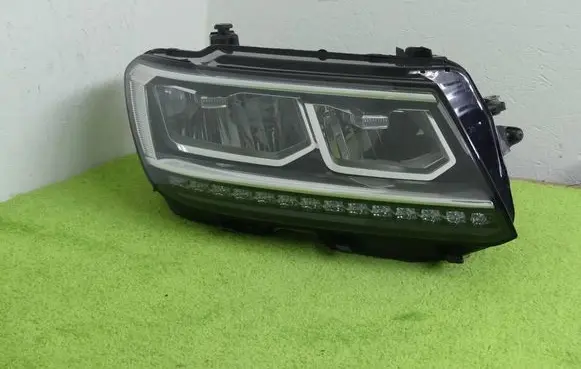 Volkswagen Tiguan Headlight/headlamp 5NB941036D