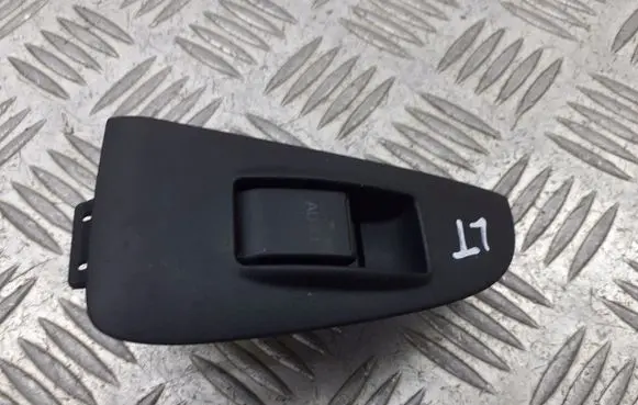 Toyota Avensis T250 Quarter vent window switch 74272-05020
