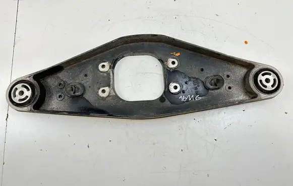 Mercedes-Benz SL R230 Rear differential/diff mount bracket A2303521806