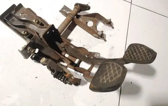 Subaru Legacy Clutch pedal 