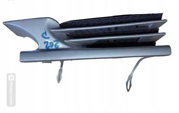 Mercedes-Benz C W202 Front bumper lower grill A2028800605