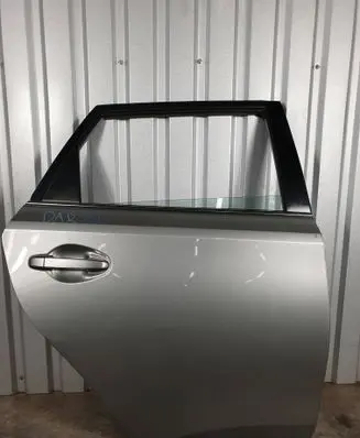 Toyota Auris E180 Rear door