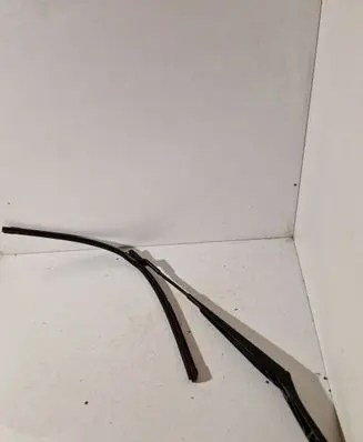 Front wiper blade arm