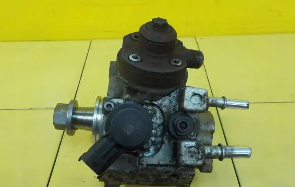 Ford Fiesta Fuel injection high pressure pump 0445010577