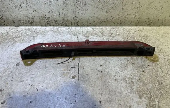 Mitsubishi Grandis Third/center stoplight P3505