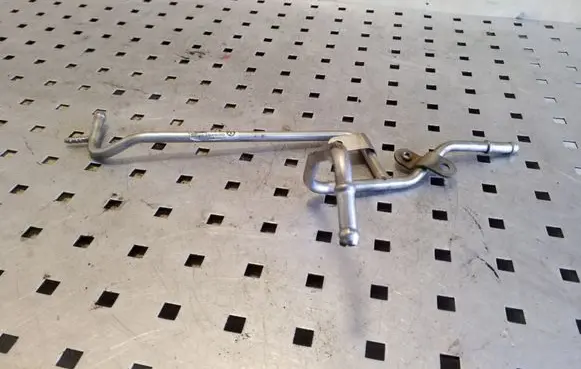 Volkswagen Golf Plus Fuel line pipe 03L201350R
